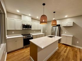 14 8th St, Providence, RI