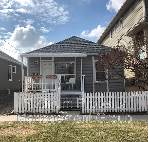 1315 1st St NE — Photo 2