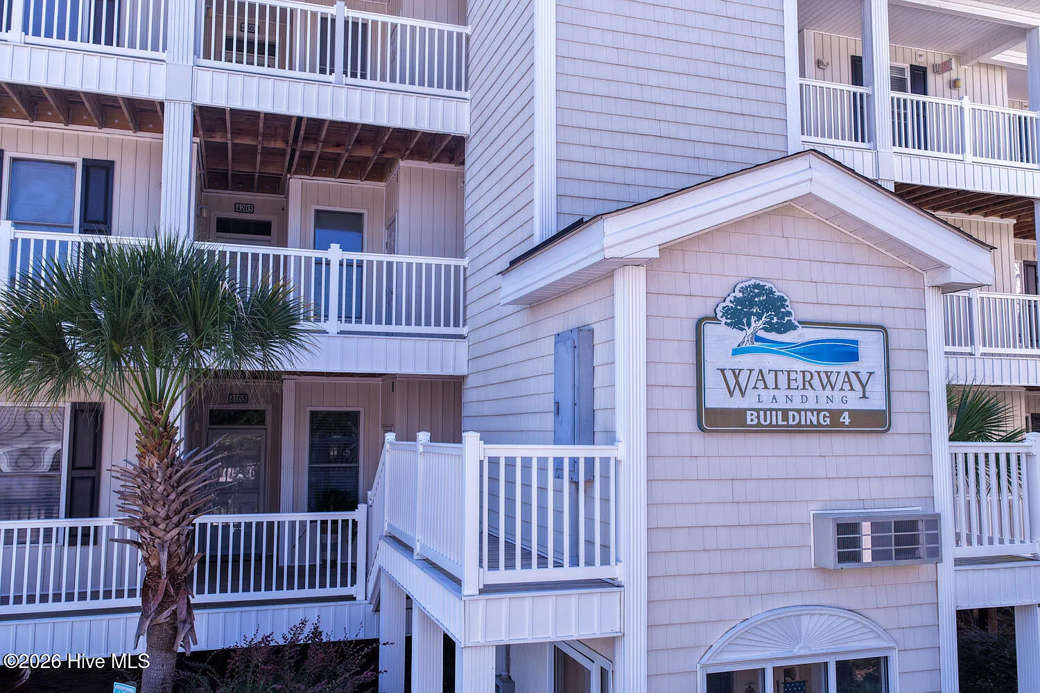 3 bed, 2.0 bath, 1361 sqft, $2,200 — Photo 2
