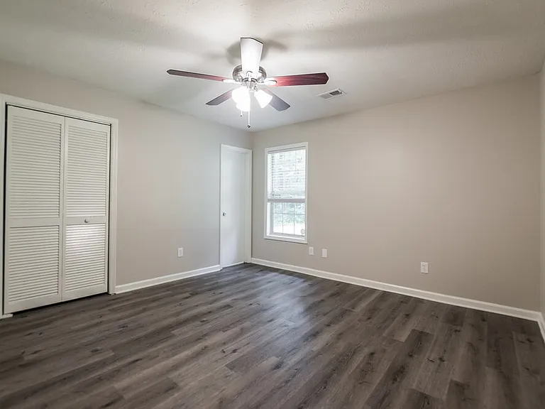 3224 Valley View St — Photo 9