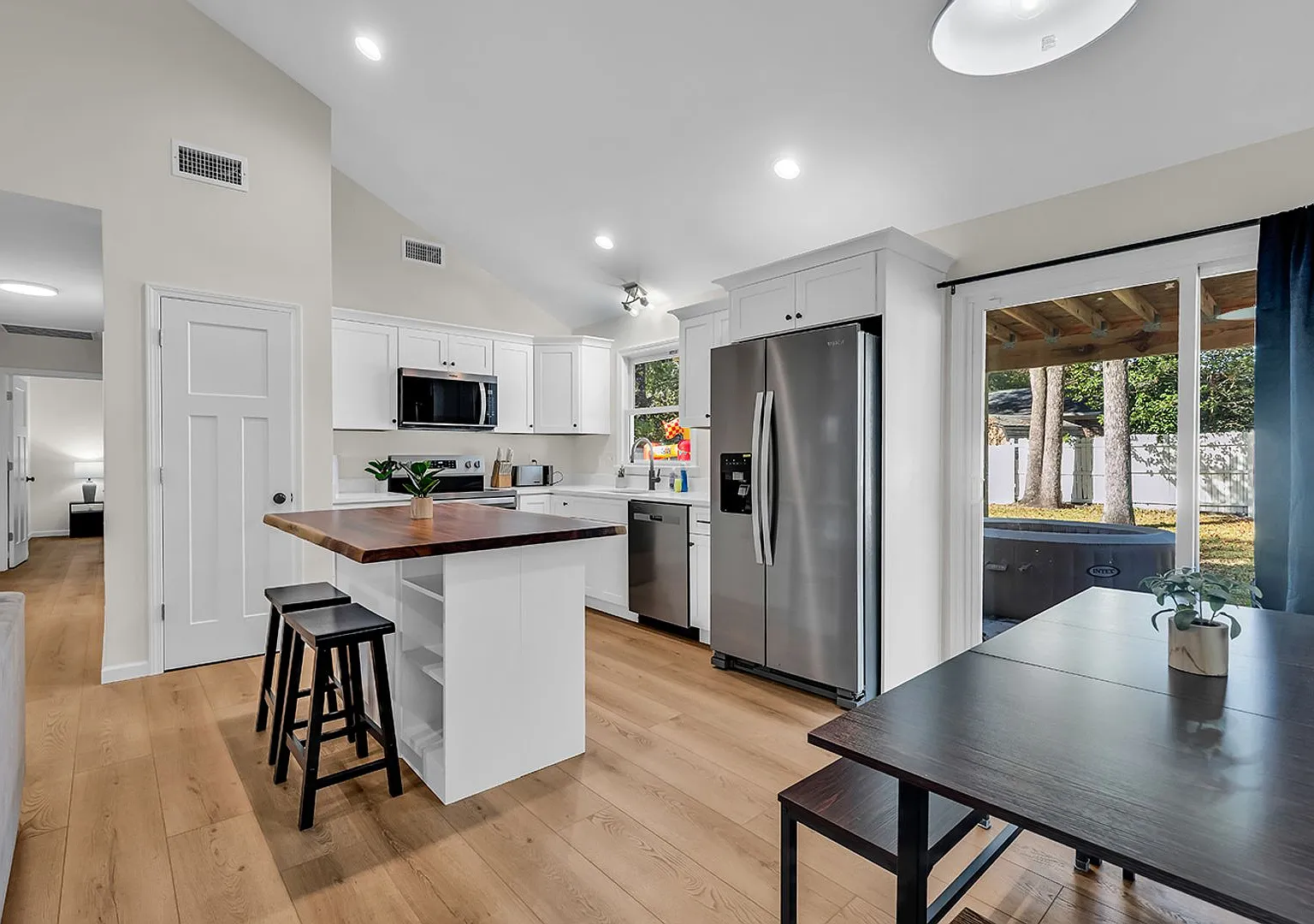 Fully upgraded, Pet-Friendly, Three Bedroom Furnished Home is Now Available in NMB! — Photo 3