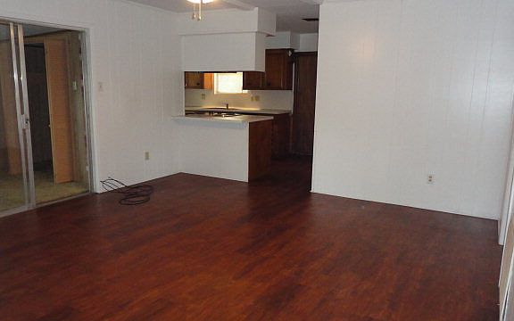 2nd image of 811 Crestline Dr