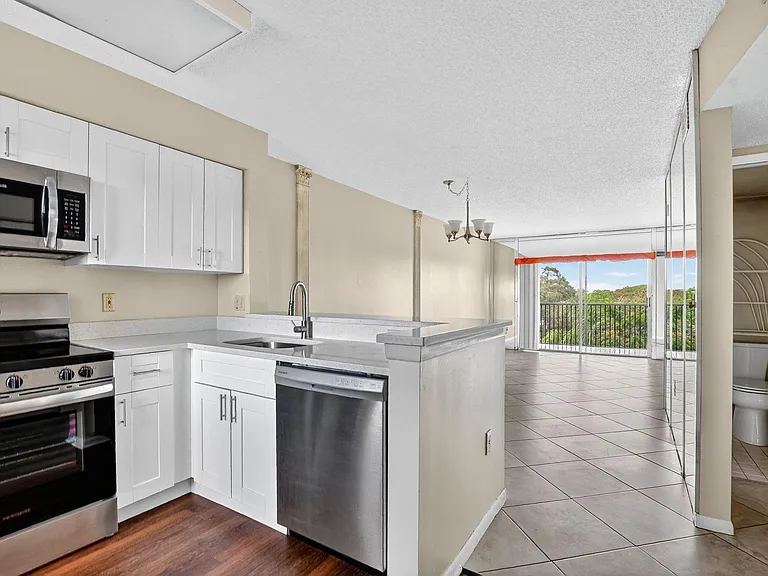 2236 N Cypress Bend Dr #508 — Photo 3
