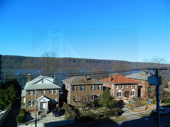 3rd image of 632 Warburton Ave APT 4E
