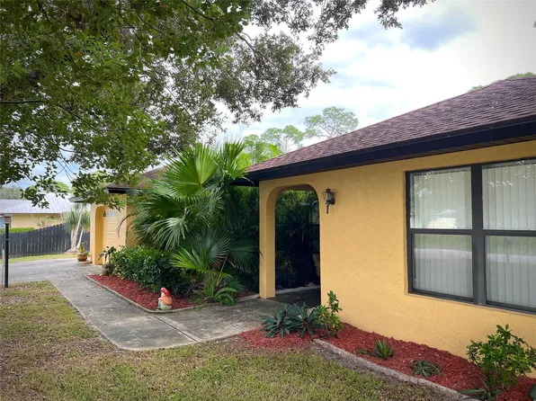 501 SE Calmoso Drive, Port St Lucie, FL 34983