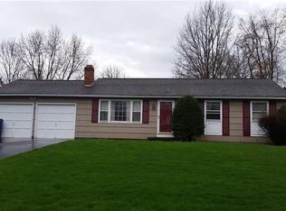 90 Squirrels Heath Rd, Fairport, NY 14450