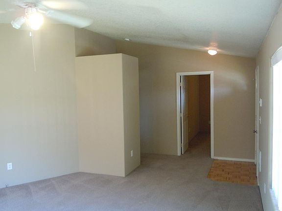 4th image of 687 NE Sandstone Pl