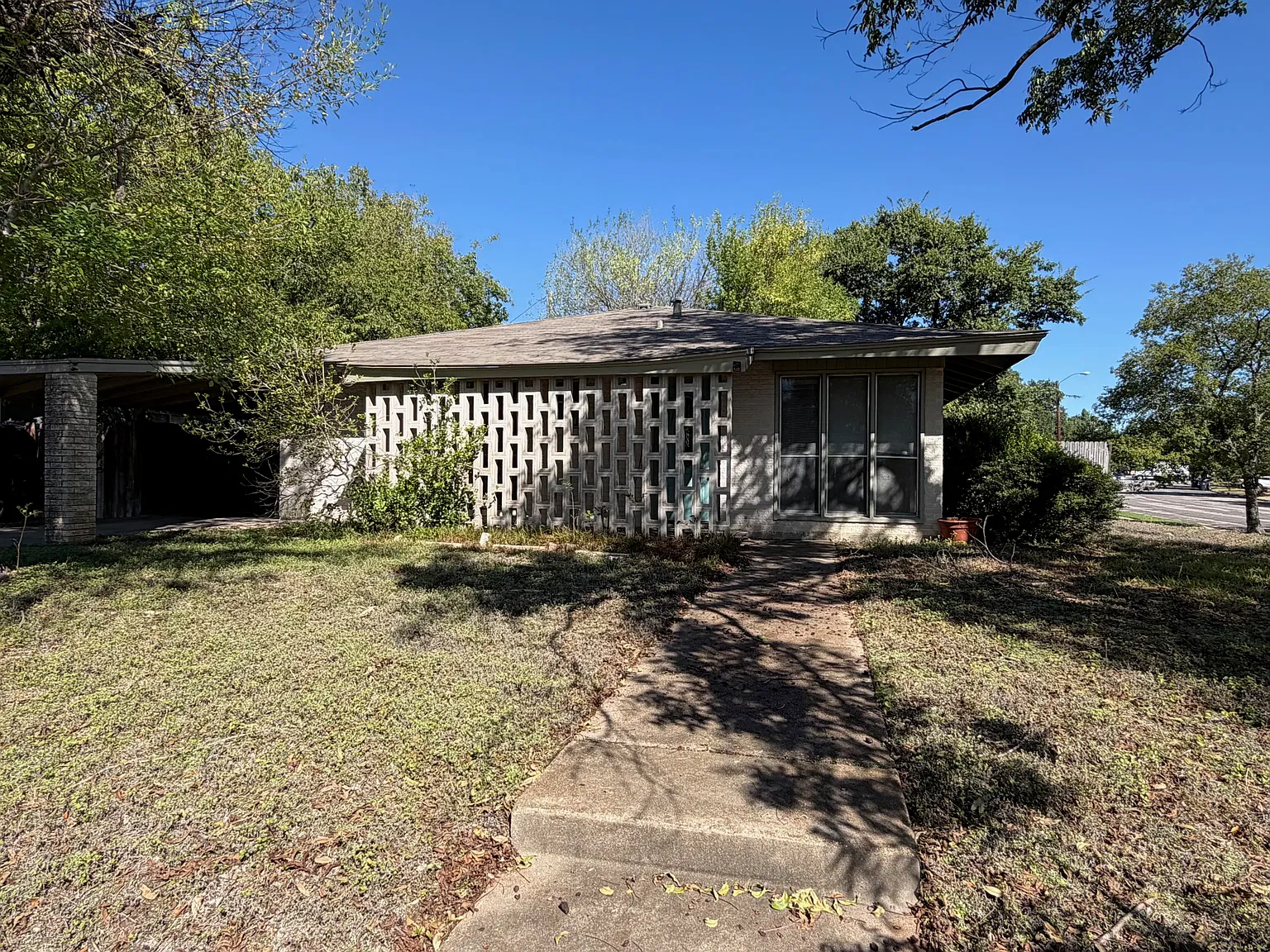 2 bed, 1.5 bath, 1080 sqft, $1,300 — Photo 1