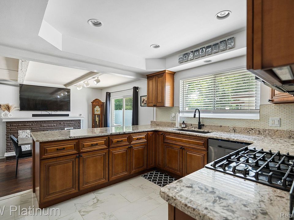 34126 Dryden Dr, photo 7