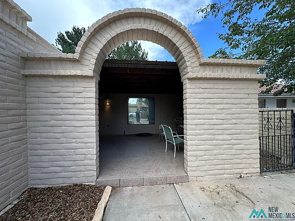 2nd image of 1802 Mountain Shadow Dr
