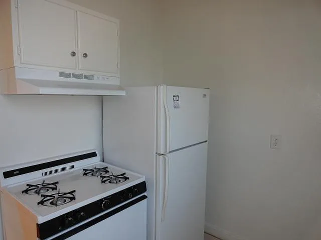 852 21st St — Photo 5