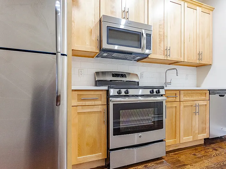 884 Madison St #3R — Photo 12
