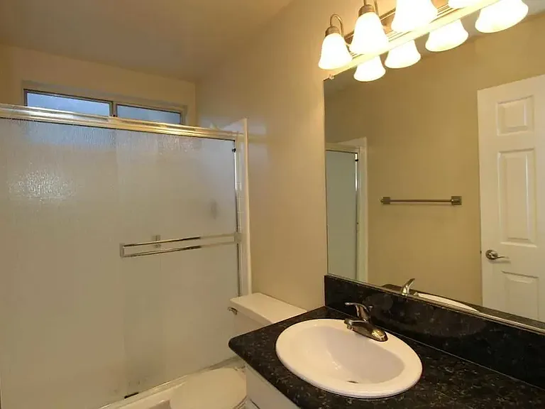 Azure Glendale — Photo 12