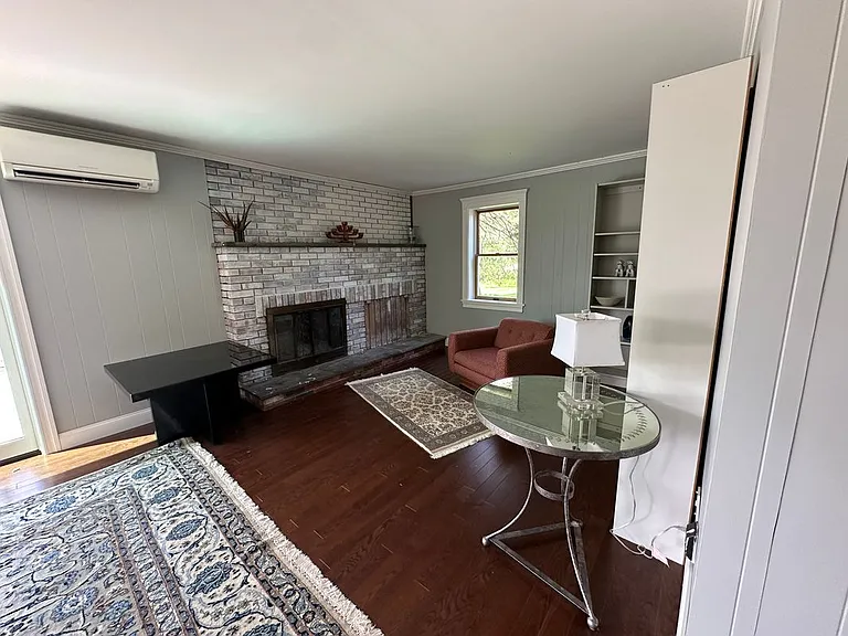 914 Middle Rd — Photo 11