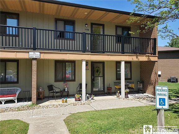 3rd image of 1004 Edgewater Dr