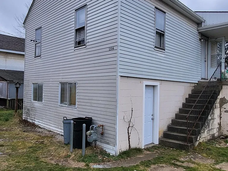 1206 Lewis Ave — Photo 1