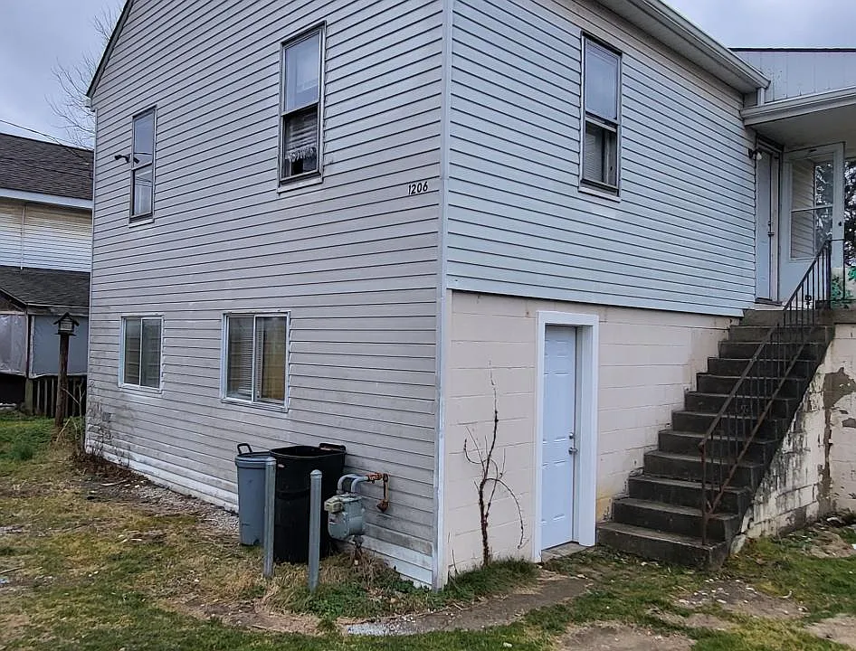1206 Lewis Ave