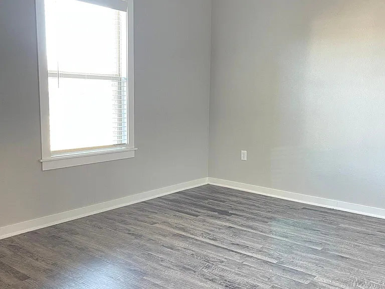 1626 Quincy Ave — Photo 32