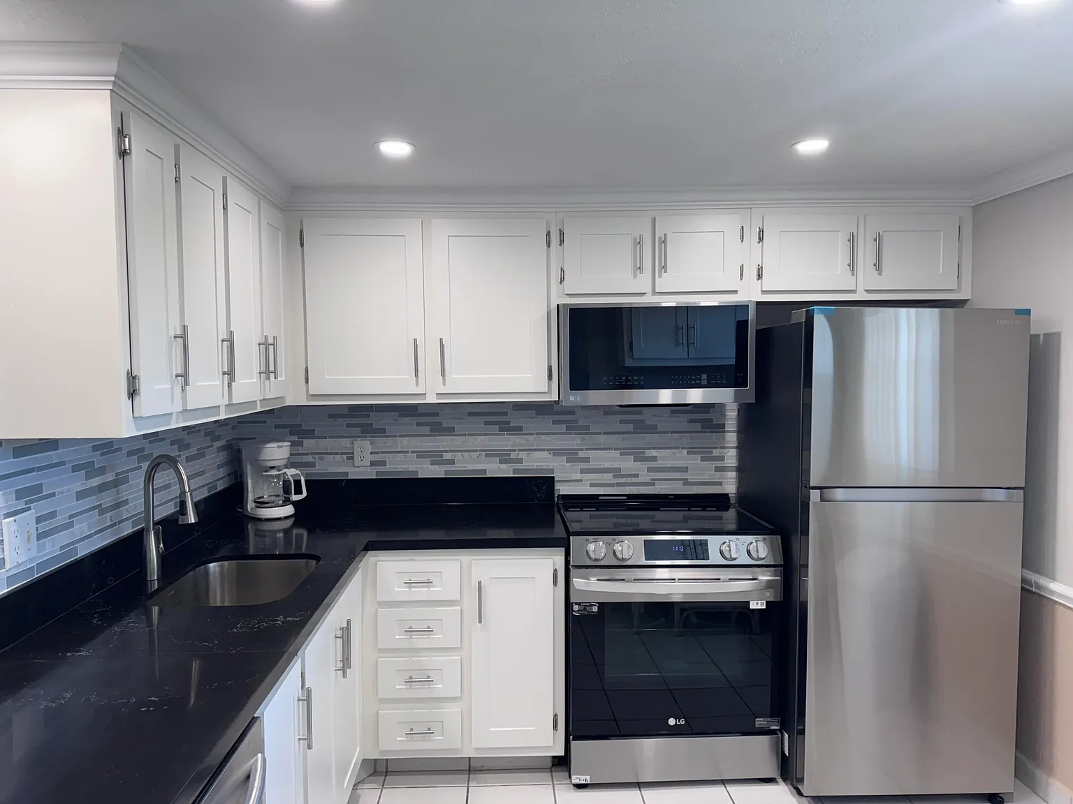 2 bed, 2.0 bath, 960 sqft, $1,600 — Photo 2