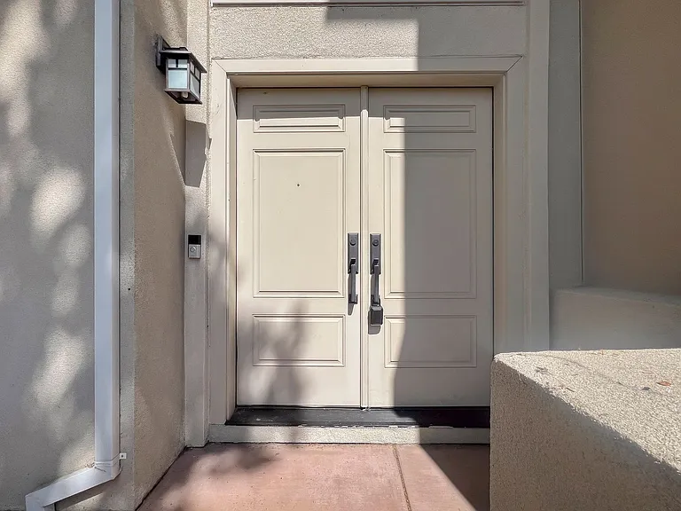 562 Lambert Ter — Photo 3