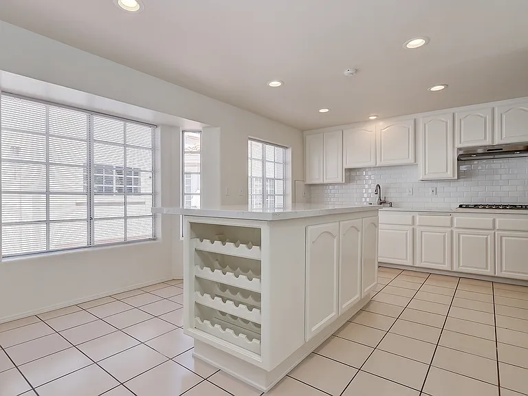 511 N Elena Ave #B — Photo 9