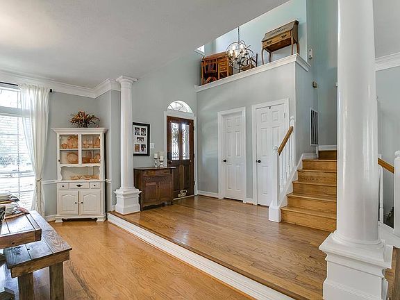 3rd image of 1618 Breezy Bend Dr