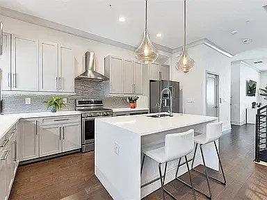 3 bed, 2430 sqft, $7,000 — Photo 3