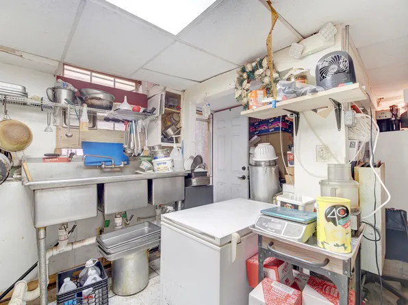 991 Broadway image 8 of 22