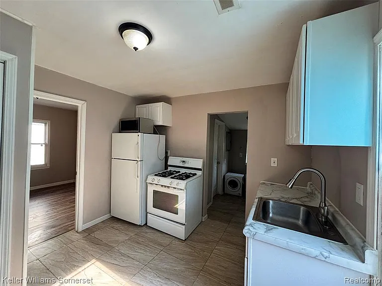 7275 Chalmers Ave — Photo 6