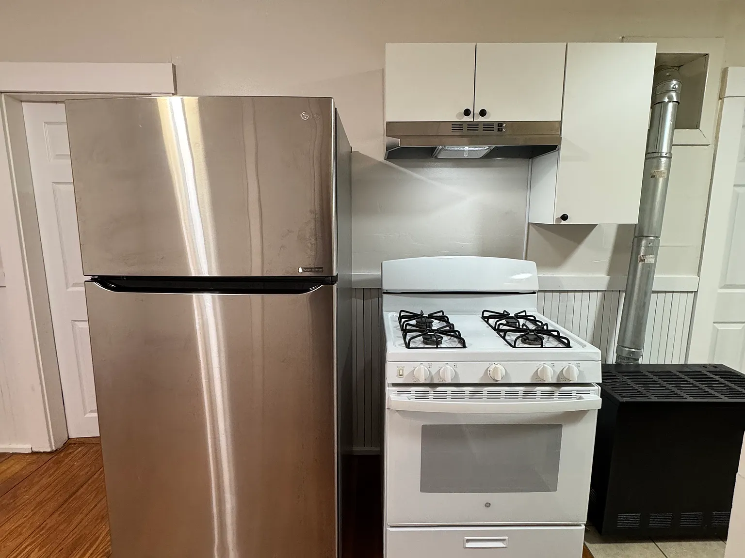 3 bed, 900 sqft, $1,890 — Photo 2
