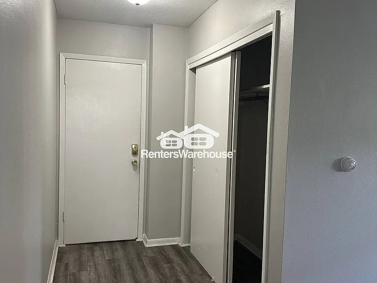 114 NW College Ave #3 — Photo 3