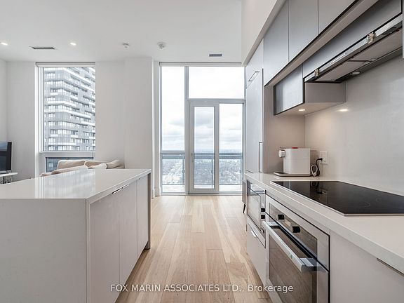 3rd image of 39 Roehampton Ave #4604