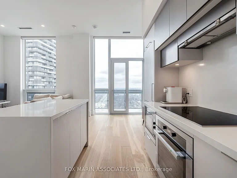 39 Roehampton Ave #4604 — Photo 4