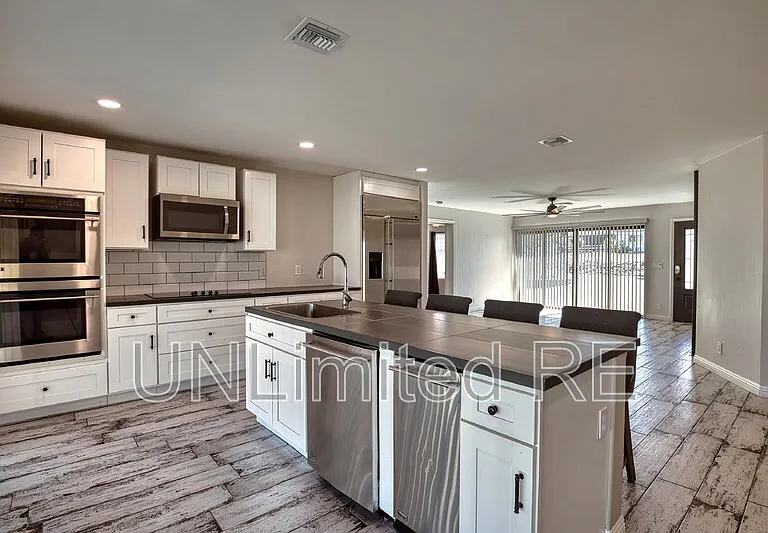 1435 Beefeater Dr — Photo 20
