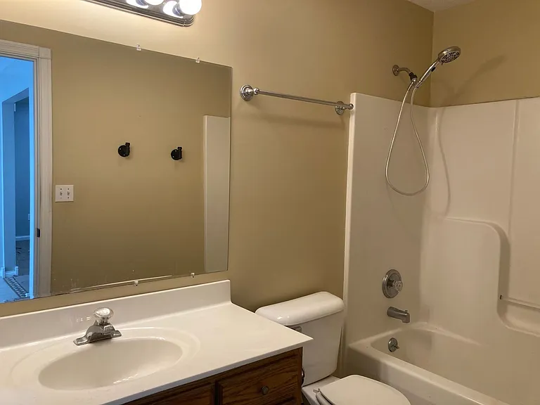 121 Chevy Chase Pl — Photo 15