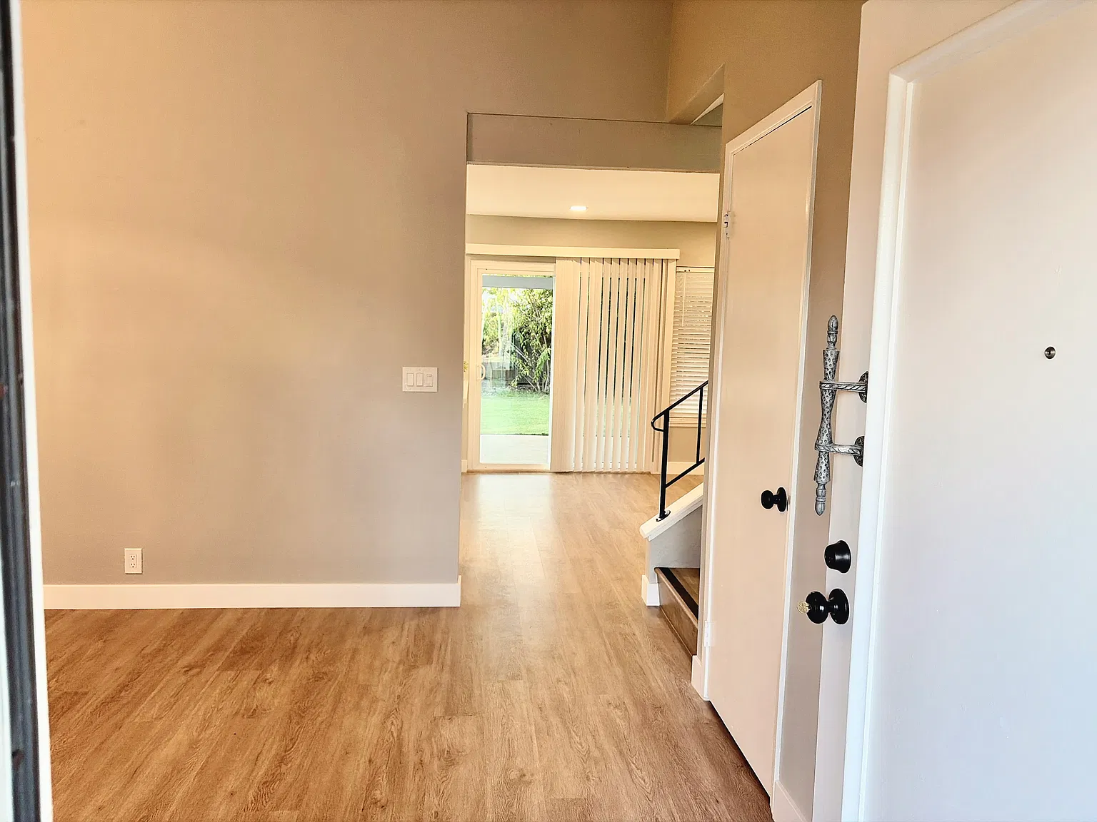 4 bed, 2.5 bath, 1880 sqft, $4,500 — Photo 3