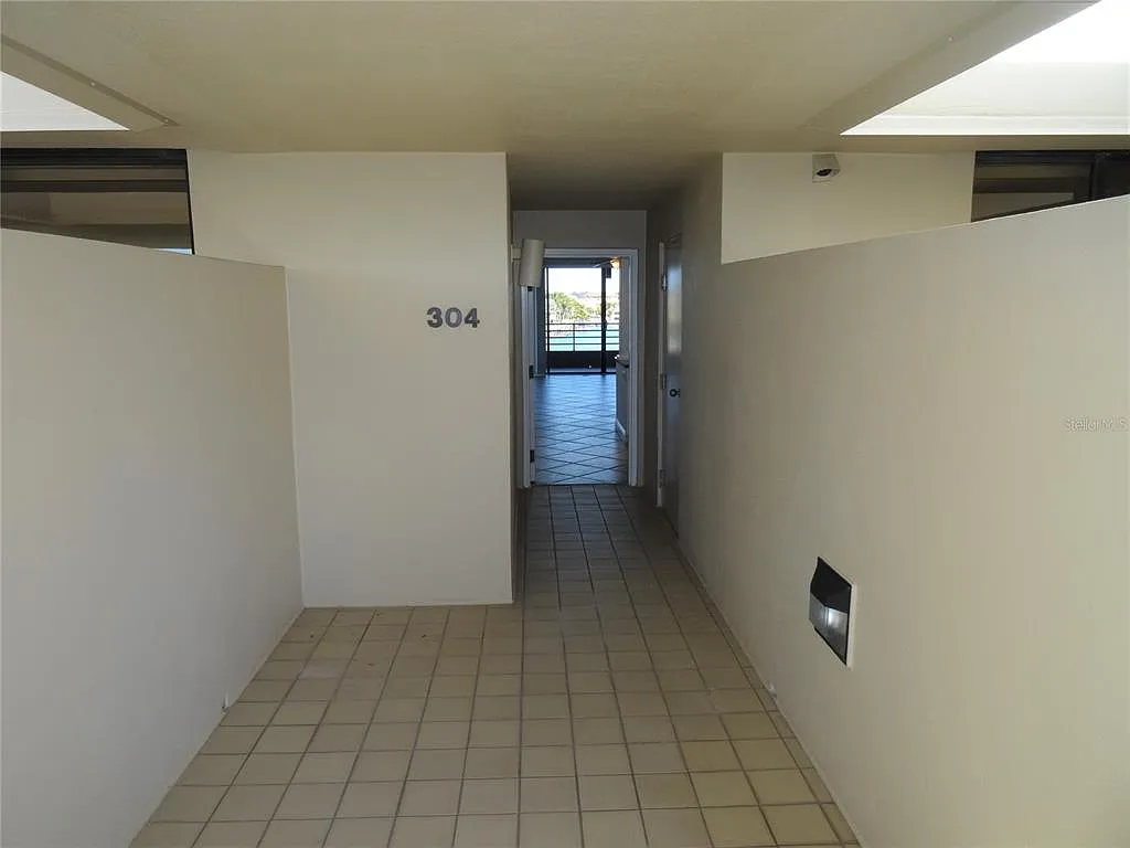 1 bed, 1.5 bath, 1085 sqft, $2,750 — Photo 3