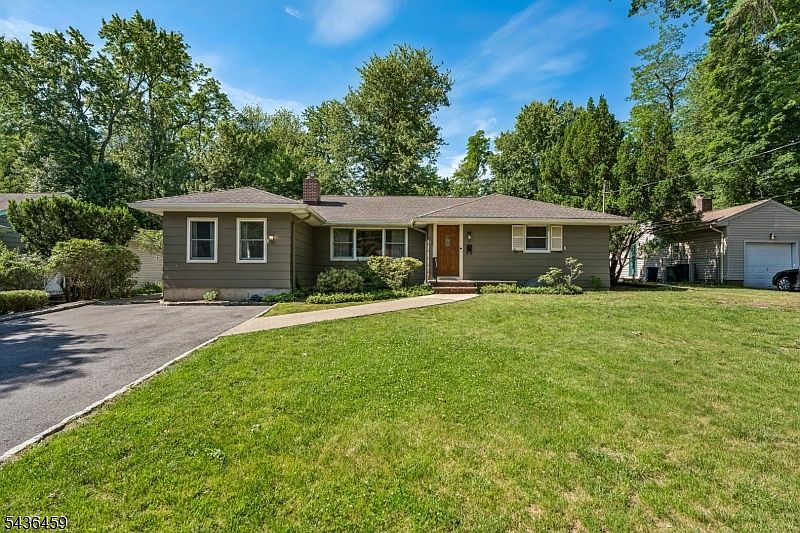 1st image of 10 Overhill Dr