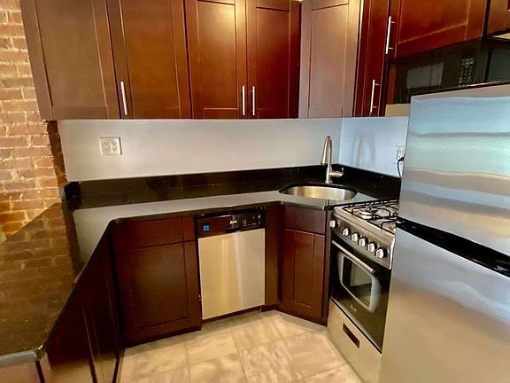 4th image of 28 W 83rd St APT 10