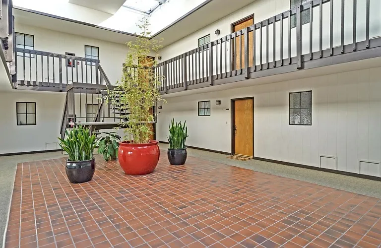 468 Laurel Ave — Photo 12