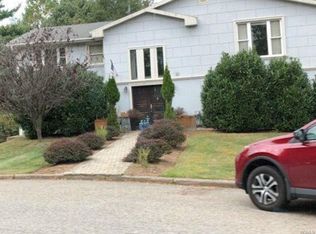 19 Briar Ct, Spring Valley, NY 10977