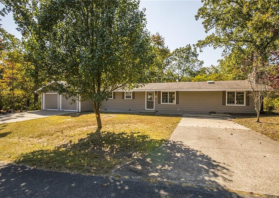 1st image of 6 Winsford Ln