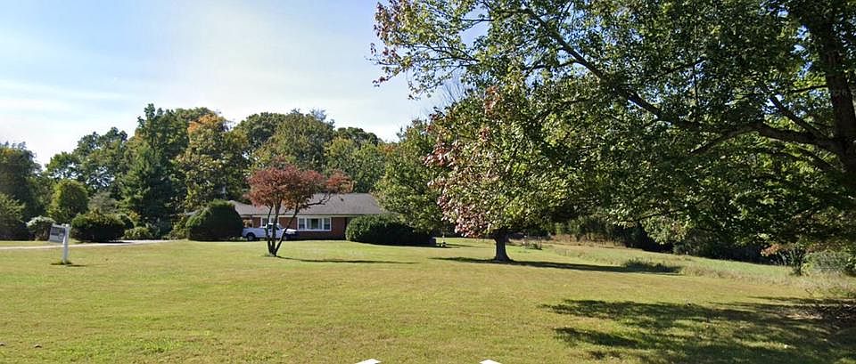 1st image of 900 Seneca Rd