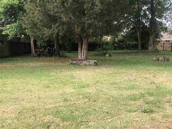 2nd image of 3885 Hidden Oak Dr