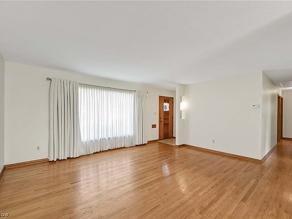 4th image of 9643 Idlewood Dr
