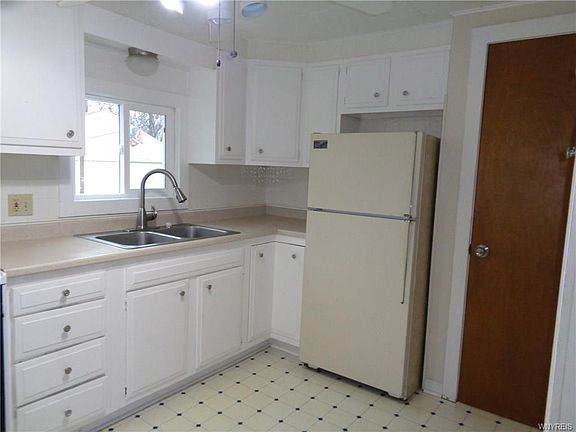 3rd image of 105 Pullman Left Ave