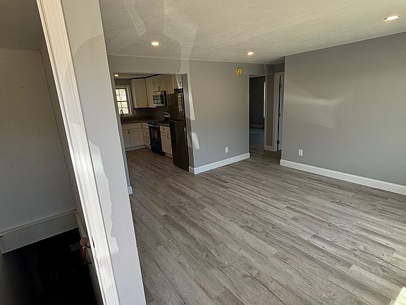 3rd image of 244 South Rd #1