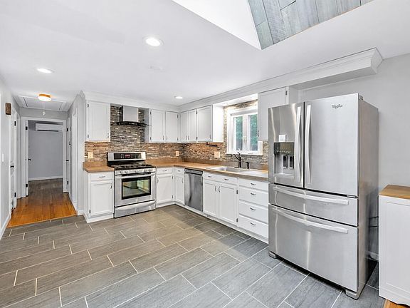 4th image of 16 Pine View Drive