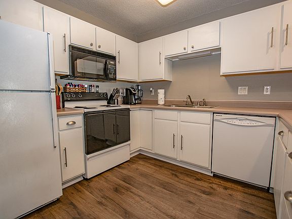 2nd image of 120 Shannon Dr Unit 8