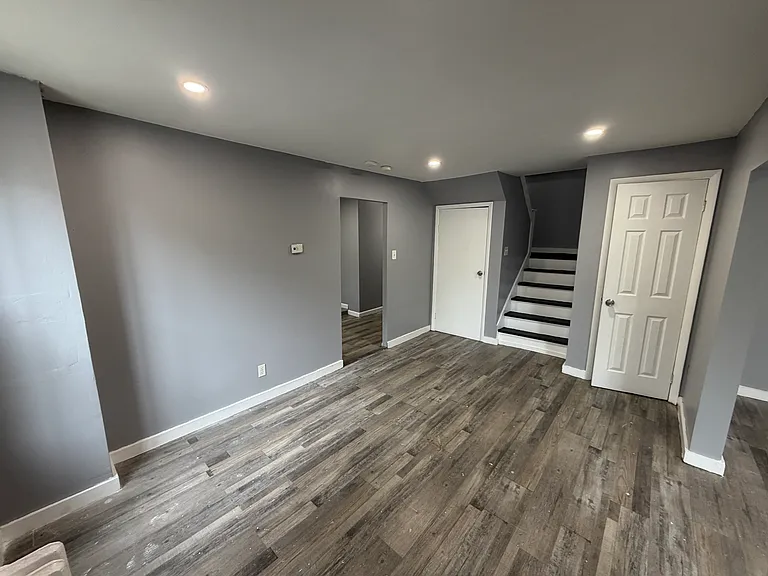 166 5th St #4 — Photo 3